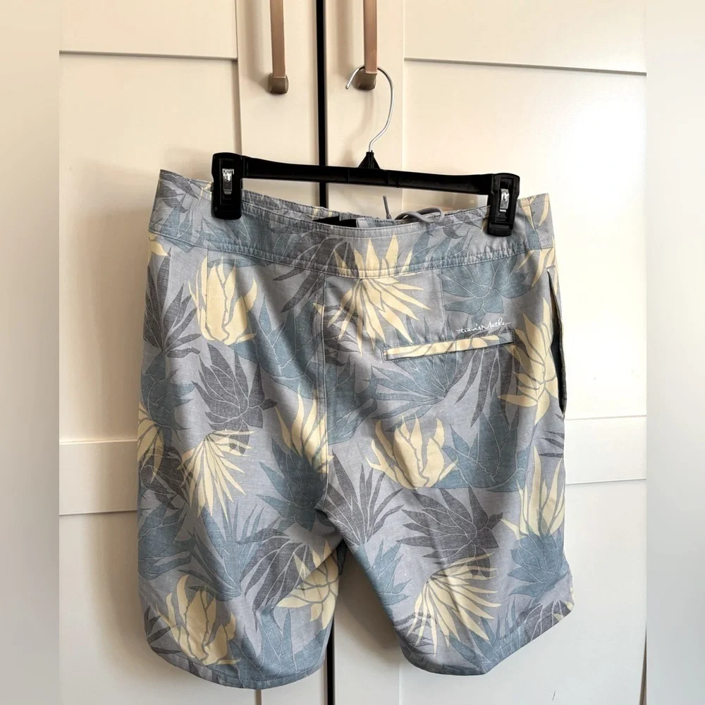 Travis Mathew Palm Beach Swim Shorts Board Shorts Men’s Size 32 Waist Gray Beach